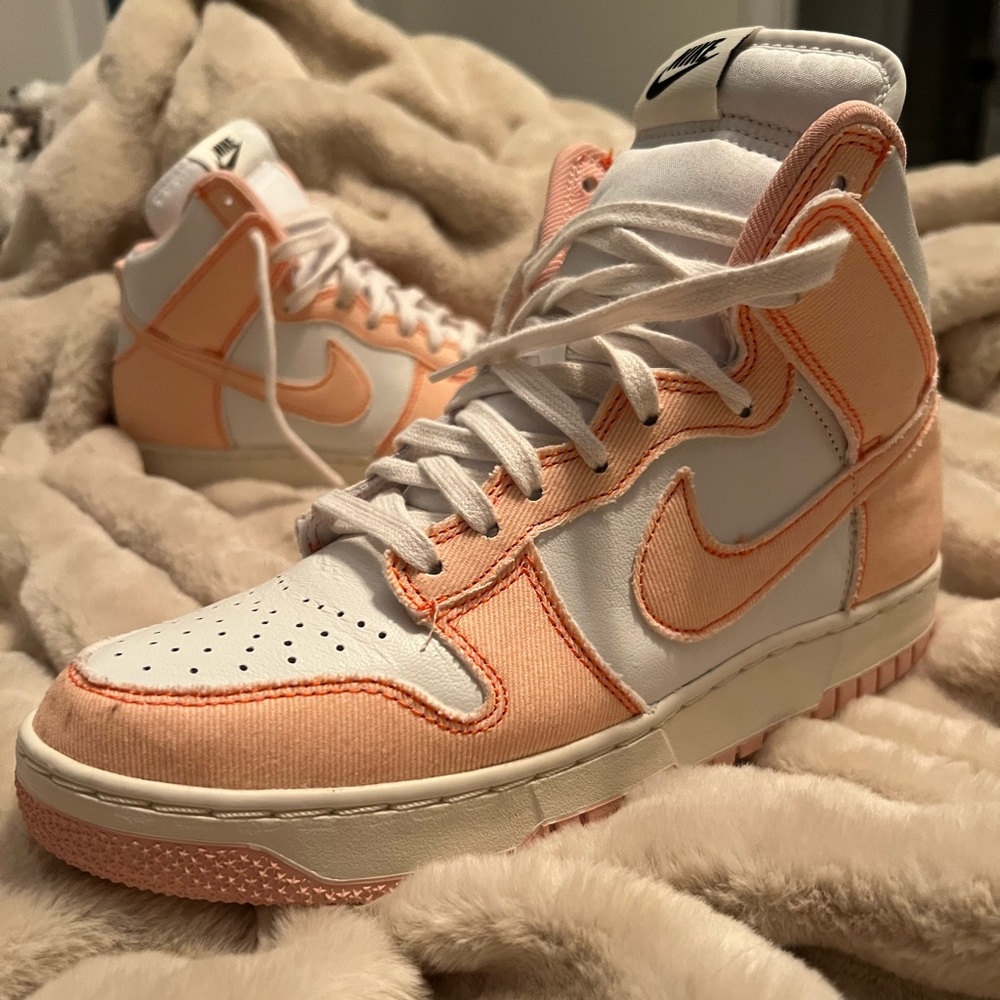 Nike Women’s Dunk High 1985 ‘Arctic Orange”